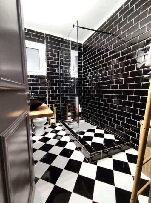 Voukamvilia Boutique Apartment Agios Matthaios  ภายนอก รูปภาพ