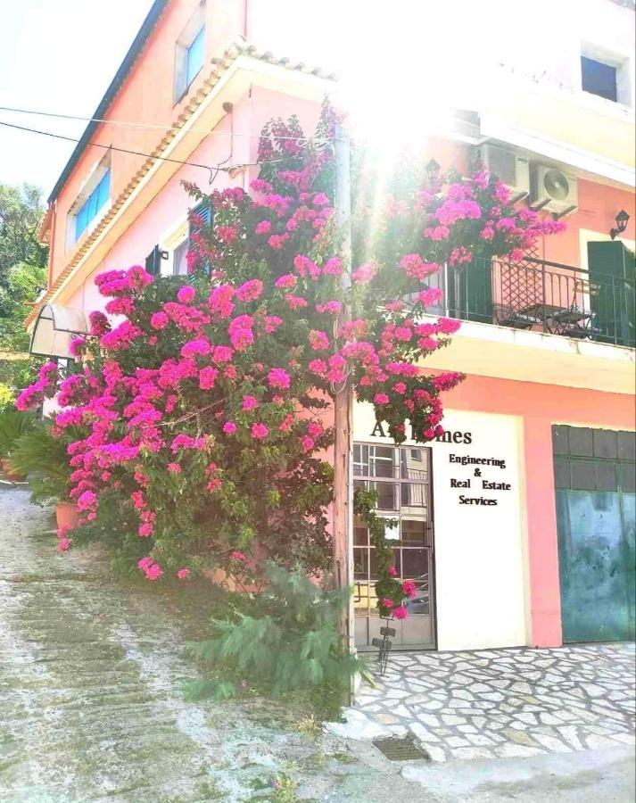 Voukamvilia Boutique Apartment Agios Matthaios  ภายนอก รูปภาพ