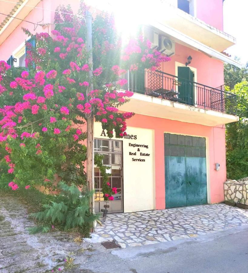 Voukamvilia Boutique Apartment Agios Matthaios  ภายนอก รูปภาพ